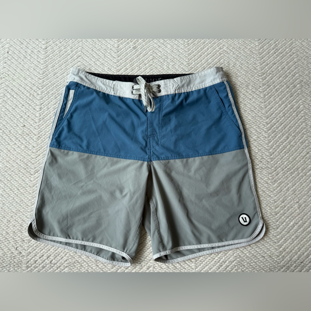 Vuori Cruis Board Shorts Swimsuit sz 32
